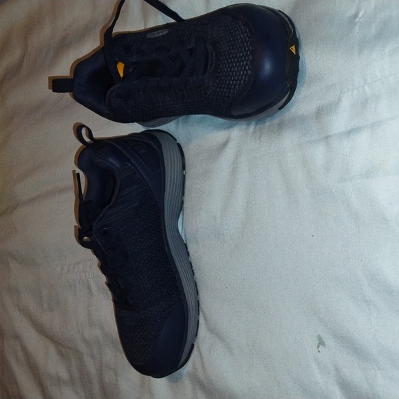 Keen women's steel toe sneakers, size 6 - Picture 3 of 7